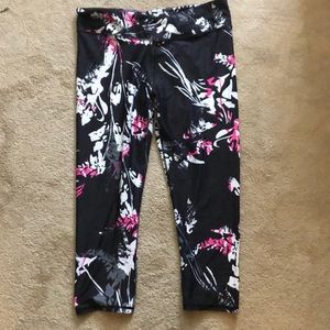 FABLETICS Cropped Leggings
